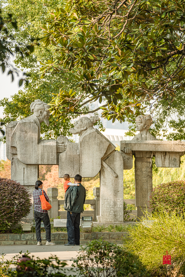 “多巴胺”旅游上新，跟着北北打卡“赤黄红”