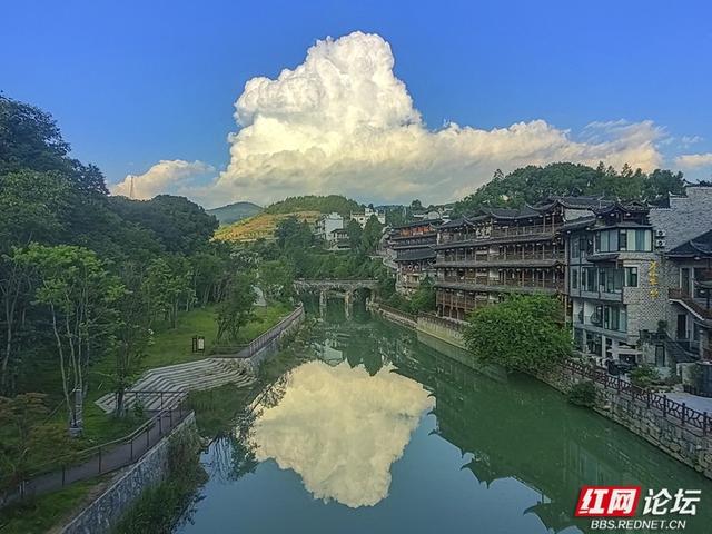 夏日重访芙蓉镇，只为一场沉醉光影的旅程