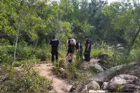 5名驴友登山被困，警方极速救援！图片