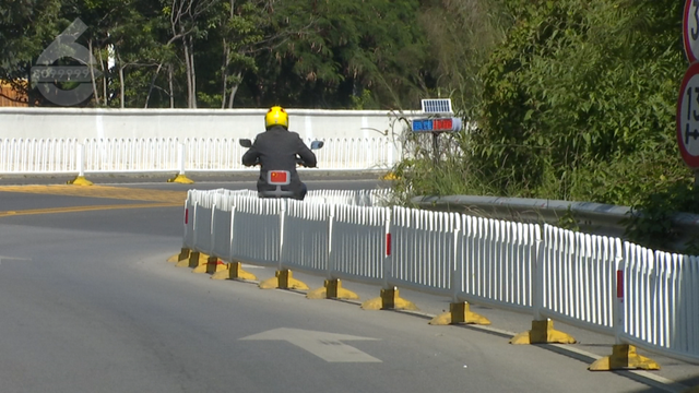 骑友点赞 高海辅路增设机非隔离栏