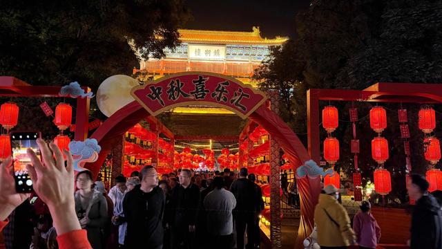 国庆假期“小城游”释放“大能量”：京西峡谷兴起体验热，辽代大戏激活古城游｜华夏双节观察