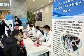 老人听力减退，要特别警惕！图片