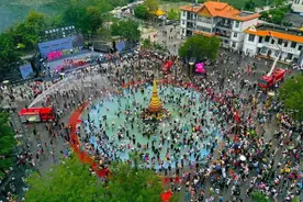 想来点“民族风”？就去这里！泼水狂欢、千人打跳、必蹦“傣迪”……图片