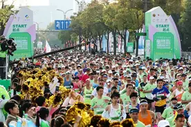 听·见｜32城同日“跑马”，“拥挤赛道”如何跑出别样风景图片