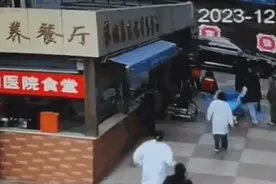 生死时速120秒！攀枝花女护士跪在飞奔的抢救车上救人图片