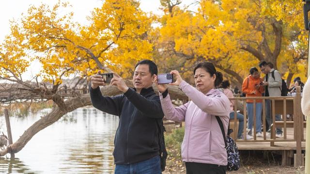 乐游北疆·十二城记｜阿拉善：多彩文旅活动点亮大漠缤纷假日