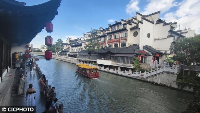 江苏南京：秦淮河畔暑期旅游热