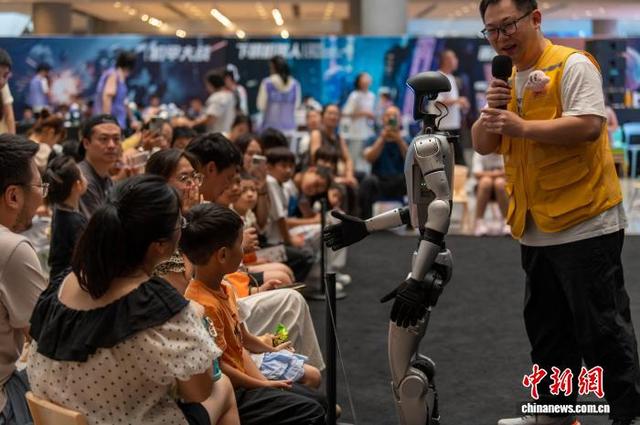 浙江金华：体验科技魅力 乐享暑期生活