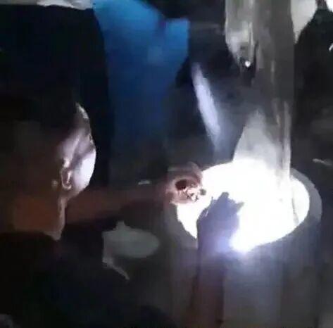 河北女子骑电动车被未拴绳大狗撞倒身亡，5个月后其丈夫因劳累过度突发脑溢血进ICU，家属：家中还有3个孩子和老人