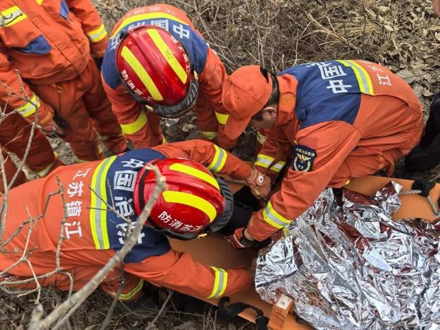 事发句容，游客登山受伤！紧急救援