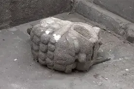 法源寺中文物来源广，有达摩画像，还有石质"大玉海"图片
