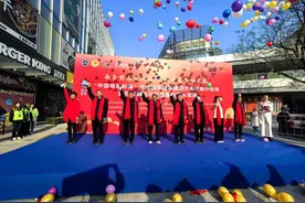 “中国体育彩票”2025全国新年登高健身大会济南分会场暨泉城地标元旦垂直登高大奖赛火热开赛图片