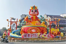 南京街头到处张灯结彩 洋溢着喜庆年味图片
