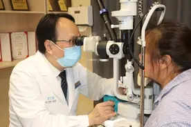 女子突然右眼看不见，医生紧急提醒：冬季高发，“三高”人群更需警惕图片