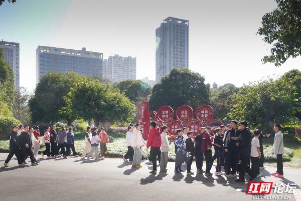 岁暖时刻丨株洲市市中心的“文化绿洲”，叠满文化buff的公园