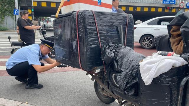 今天，北京上路突击抽查电动自行车！后续将对相关门店追责