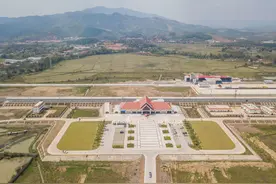 通讯｜记录者的镜头与笔见证中老铁路三载变迁图片