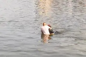 女子跳河轻生被垂钓男子救起 救人者：如果我不救她，她父母就会失去一个女儿图片