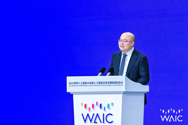 开源还是闭源？2025世界人工智能大会现场，听科技巨头激辩AI未来