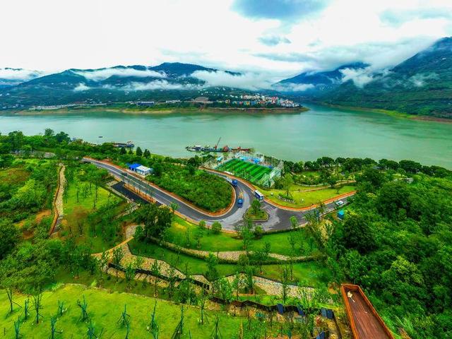 在巴东邂逅巫峡雨后仙境