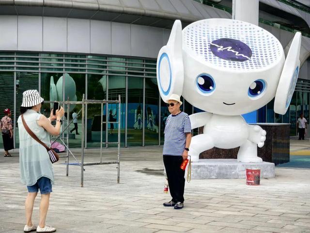 平塘：天文元素齐聚中国天眼景区添风采