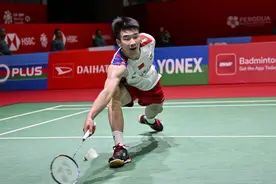 （体育）羽毛球——马来西亚大师赛：李诗沣无缘男单四强图片