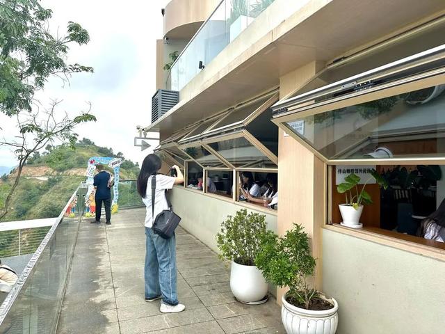 青潮涌动·向东而行|爬东华山、游花海、赏晚会……高校大学生乐享东区文旅魅力