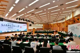 “文化传承发展百人谈”报道座谈会举行 专家学者建言以文化人图片