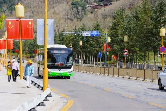 五台山景区“中国红”燃动国庆