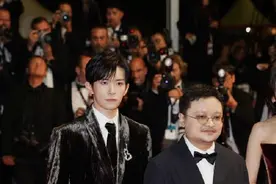 《狂野时代》戛纳首映收获热烈掌声，易烊千玺一人分饰五角图片