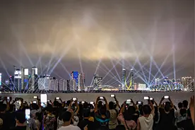 杭州亚运｜奥体中心“大莲花”灯光秀：璀璨夺目，静候嘉宾图片