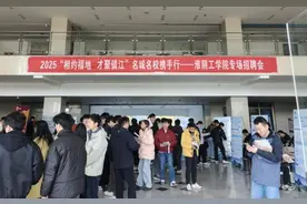 句容市人社局：校园春招助就业图片