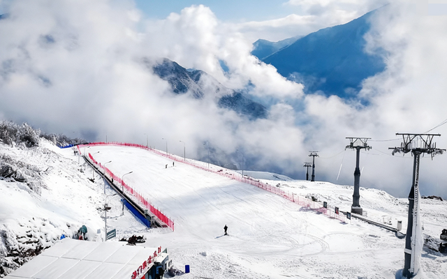 青睐绵阳 || 冰雪奇观+雪地撒欢！平武虎牙滑雪场即将开放，这个冬天等你来畅玩~