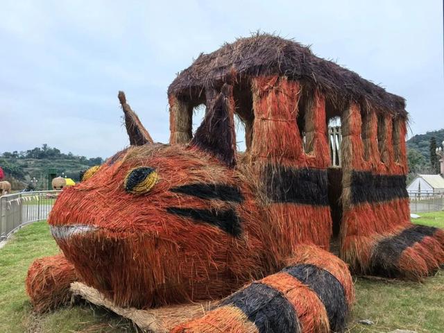 雅安首届巨型稻草人艺术节游玩攻略，打卡不迷路！
