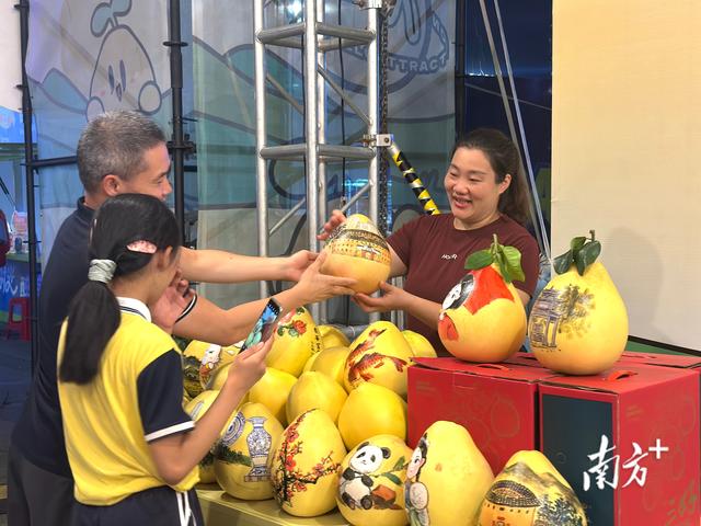 逛市集、品美食超尽兴！梅州院士广场两大活动续航两月，随时打卡不赶趟