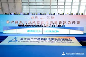 “车路协同一体化智联终端项目”落地上海国际汽车城图片