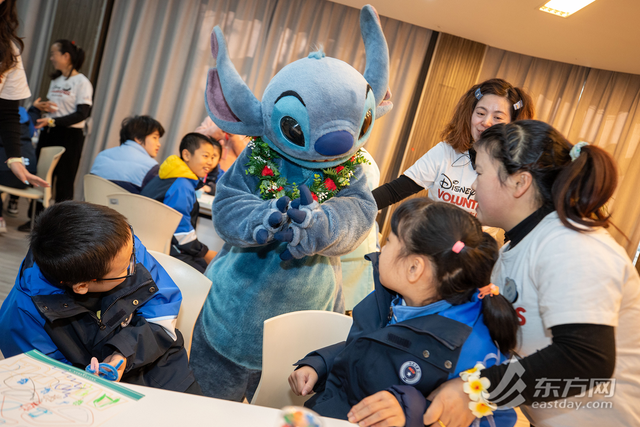 迪士尼魔法遇上无障碍力量：环球船长携200位伙伴共绘“人人共享”新图景