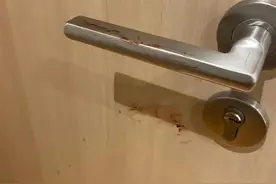 网友称在昆明一民宿房间发现血迹，吓得当场离开，“床单、门把手都有”，警方回应图片