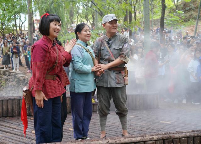 山东沂南：影视剧带火沂蒙山村红色游 沉浸式互动演绎吸引游客体验打卡