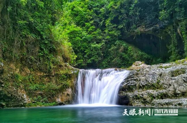 跳进19℃的夏天！贵州这座峡谷靠“悬崖跳水”火出圈