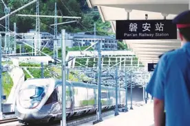 轨道上的磐安：一路飞驰 满目“繁花”图片