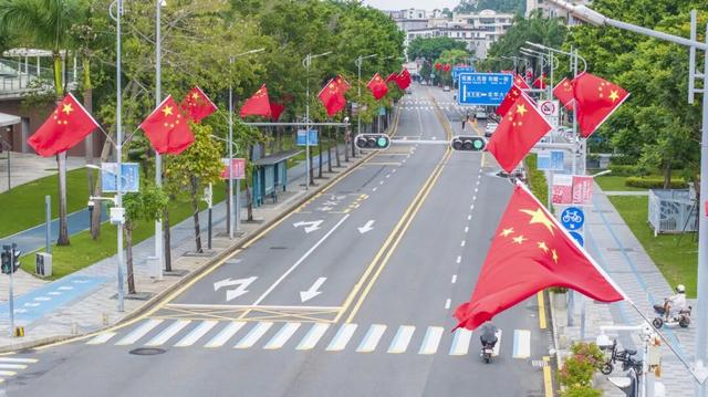 龙华，红了！