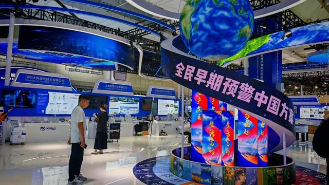 走，看中阿博览会去！象象：相中了这个“会客厅”，想去……