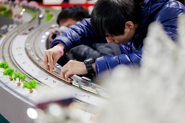 火车迷的节日！上海这个火车模型展上演跨时空的“铁道聚会”