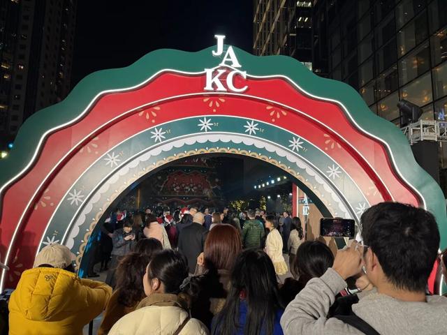 20米高！南京西路新打卡地来啦！46天“旋转狂欢”开启→丨静安“新”时尚