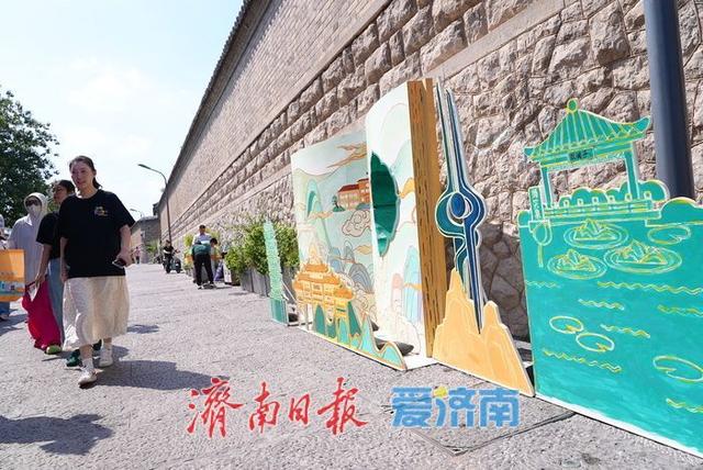 上新街添 “济南味”！地标背景板+卡通拼图引市民打卡​