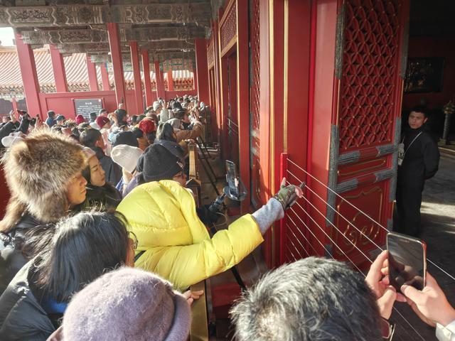 故宫养心殿开放首日人气火爆，外地游客临时改行程来探访