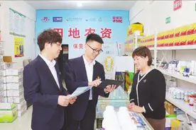 “个体蒙信贷”走进农资店图片