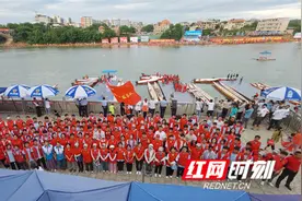 永州道县：龙舟赛事火出圈 满城尽是志愿红图片