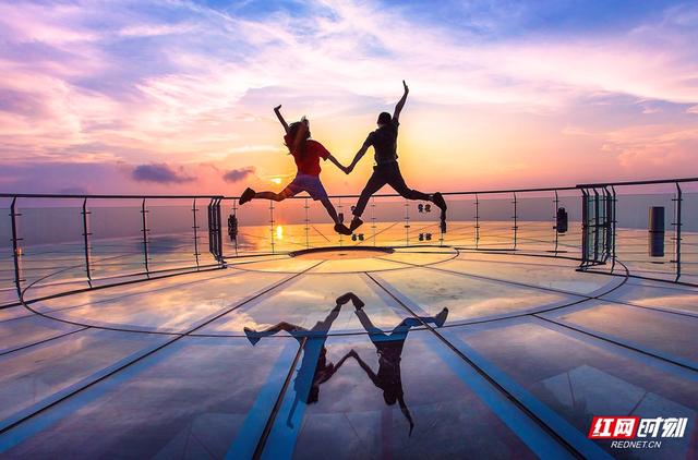 燃爆张家界七星山！荒野求生热门选手“林北”1520景点深情告白 成功锁定一生挚爱